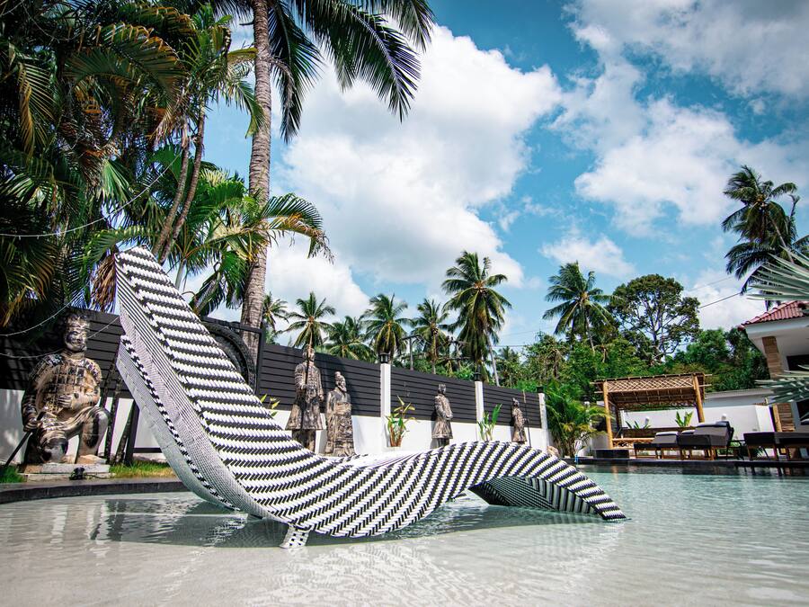 Outdoor pool, pool loungers