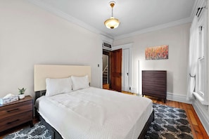 3 habitaciones, escritorio, tabla de planchar con plancha y wifi 