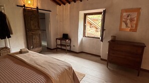 5 bedrooms, internet, bed sheets