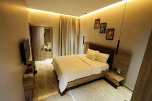 2 habitaciones, escritorio y espacio para trabajar con laptop 