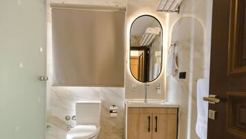 Sèche-cheveux, papier toilette