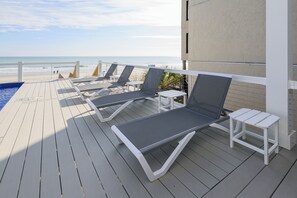 Property grounds - Oceanfront 7 BR Beach House with a Private Pool! Sandy Days (Surfside Beach)