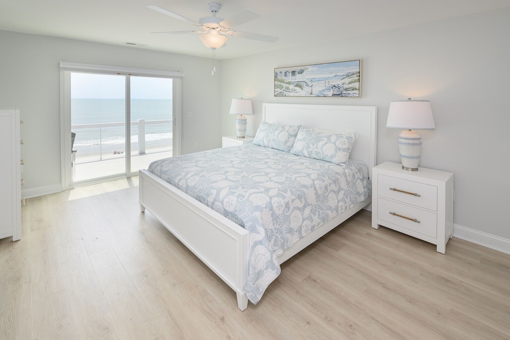 ビーチ・ハウス 7 Beach House Oceanfront 7 BR Beach House with a Private Pool! Sandy Days