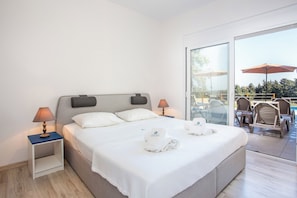 4 chambres, coffre-fort, fer et planche à repasser, lit de bébé portatif