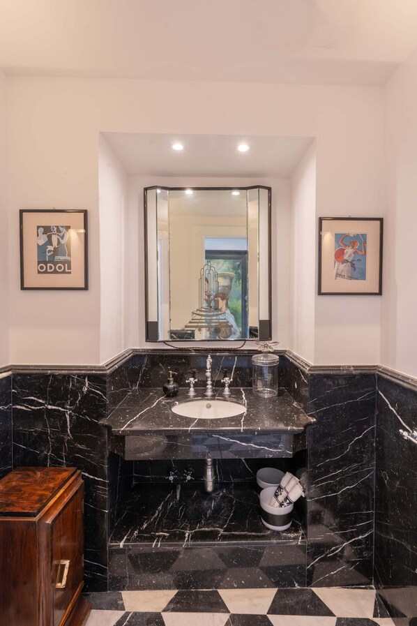 Douche, serviettes fournies
