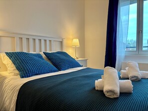 2 slaapkamers, een bureau, wifi, beddengoed