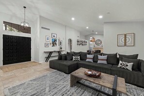 TV - Backyard Bliss: Firepit, Putt, Play, Pool & Spa! (Scottsdale)