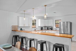 Fridge, microwave, oven, stovetop - Hot Tub, King Beds, Game Room - Peacock Ranch (Fredericksburg)