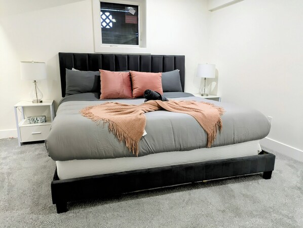 2 bedrooms, desk, iron/ironing board, free WiFi - A Slice of Heaven in Chestermere by Eagles Wings Homes (Chestermere)