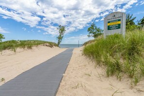 Beach nearby - August Available Steps From the Beach/National Park (Dune Acres)