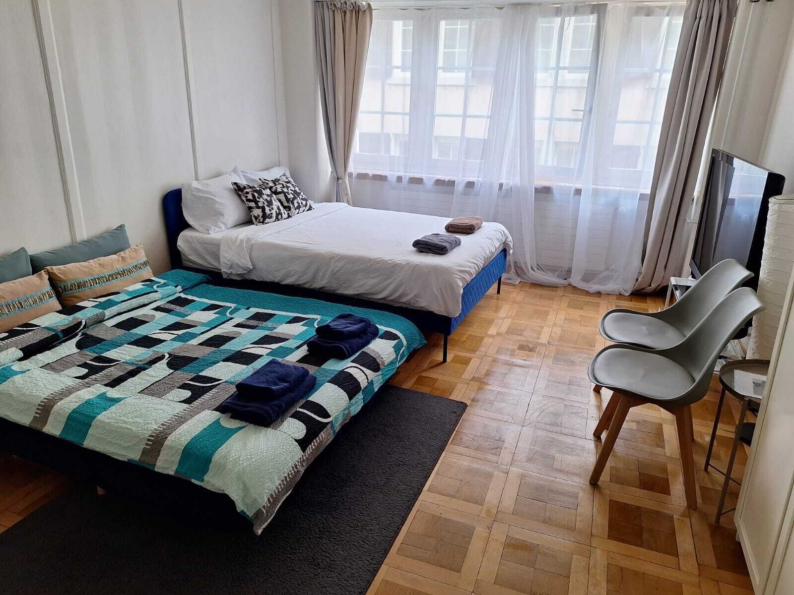 1 habitación, tabla de planchar con plancha, wifi y ropa de cama 