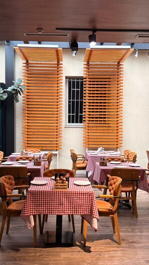 Daily cooked-to-order breakfast for a fee - Hotel Relax City Center (Tirana)