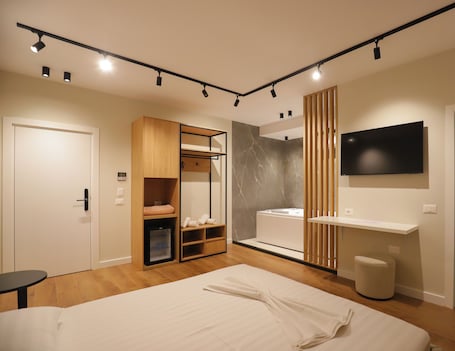 Superior Double Room | Desk, soundproofing, free WiFi