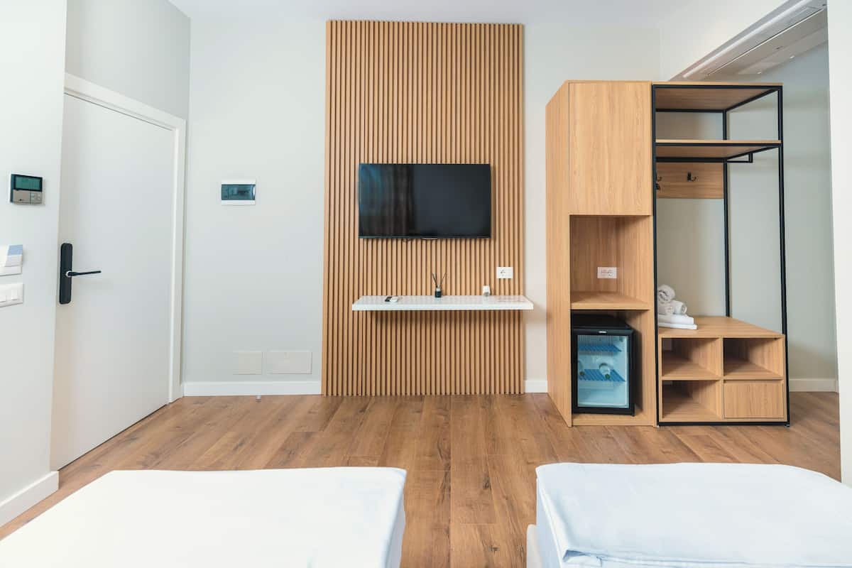 Comfort Double or Twin Room | Desk, soundproofing, free WiFi, bed sheets