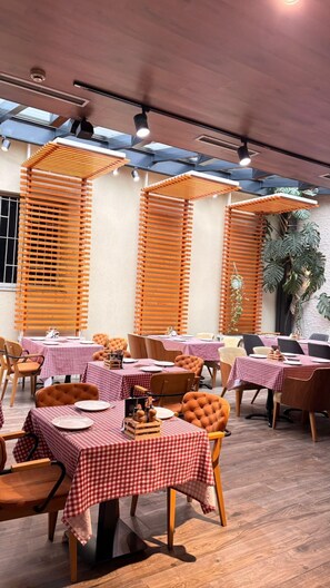 Se ofrece un desayuno a la carta (7 EUR por persona)