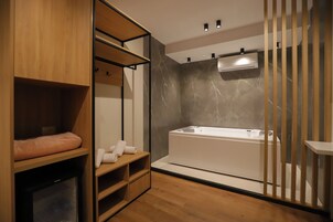 Superior Double Room | Desk, soundproofing, free WiFi