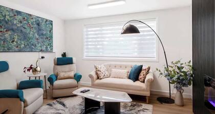 Chic 2B1B Lower Unit – Renovated w/ Designer Flair