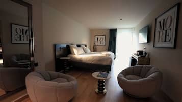 Suite avec Sauna | Coffres-forts dans les chambres, bureau, rideaux occultants