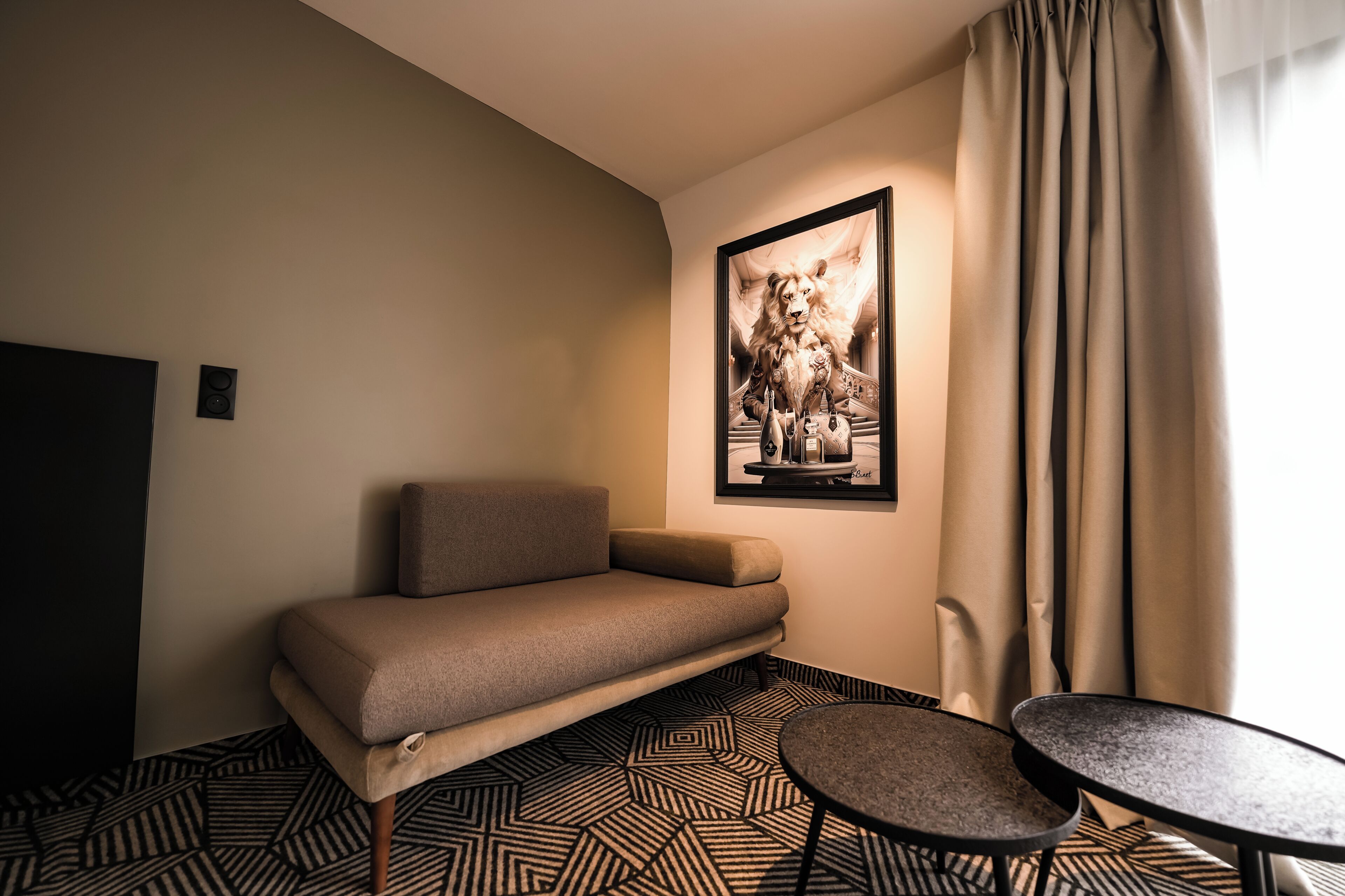 Deluxe Room | Living area