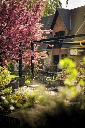 Exterior - Les Lodges de Socrate (Le Vaudreuil)