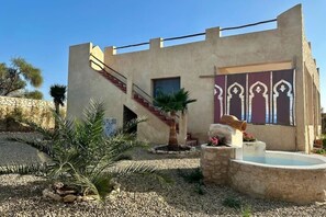 Property grounds - Authentic Berber Bungalow 5 Min from the Beach (BOUTAZERT,)