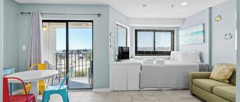 Iron/ironing board, free WiFi, bed sheets