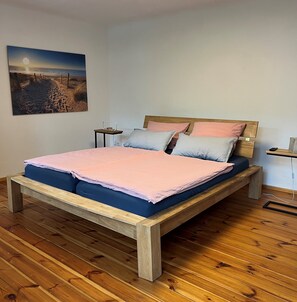 3 bedrooms, free WiFi, bed sheets