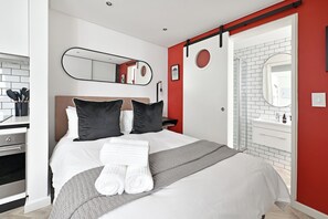 1 bedroom, desk, WiFi, bed sheets