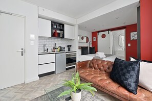 1 bedroom, desk, WiFi, bed sheets