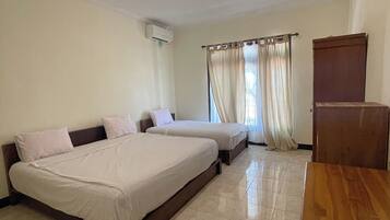 5 slaapkamers, een kluis op de kamer, een bureau, gratis wifi