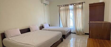 5 chambres, coffre-fort, bureau, accĂšs au Wi-Fi (inclus)