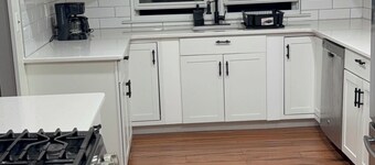 Fabulous 2-bedroom apartment non smoking  with huge yard and work station.deck,