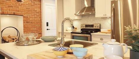 Fridge, microwave, oven, stovetop