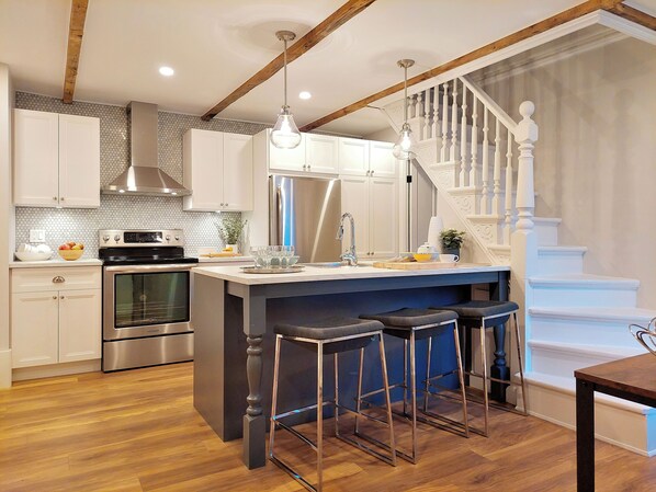 Fridge, microwave, oven, stovetop - 25SV2-VE Ouimetoscope (Québec)