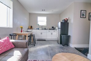 TV - Walk to the beach, pet friendly, close to downtown (St. Augustine)