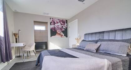 Walk to the beach, pet friendly, close to downtown