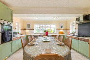 Fridge, microwave, oven, stovetop - Host & Stay | Alderfen View (Norwich)