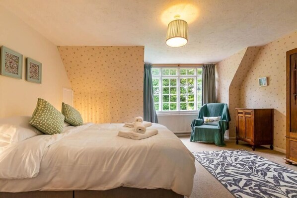 5 bedrooms, iron/ironing board, WiFi, bed sheets - Host & Stay | Alderfen View (Norwich)