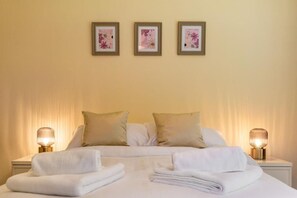 5 bedrooms, iron/ironing board, WiFi, bed sheets - Host & Stay | Alderfen View (Norwich)