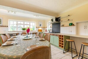 Dining - Host & Stay | Alderfen View (Norwich)