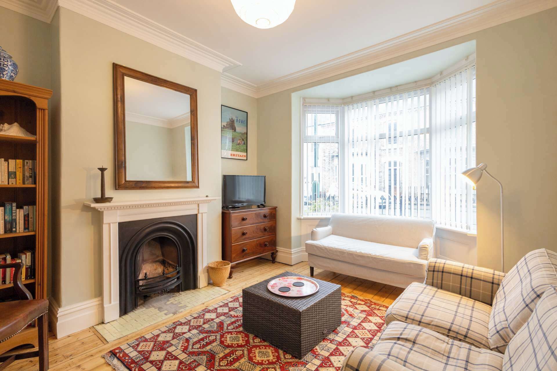 TV, bøker og kontorer