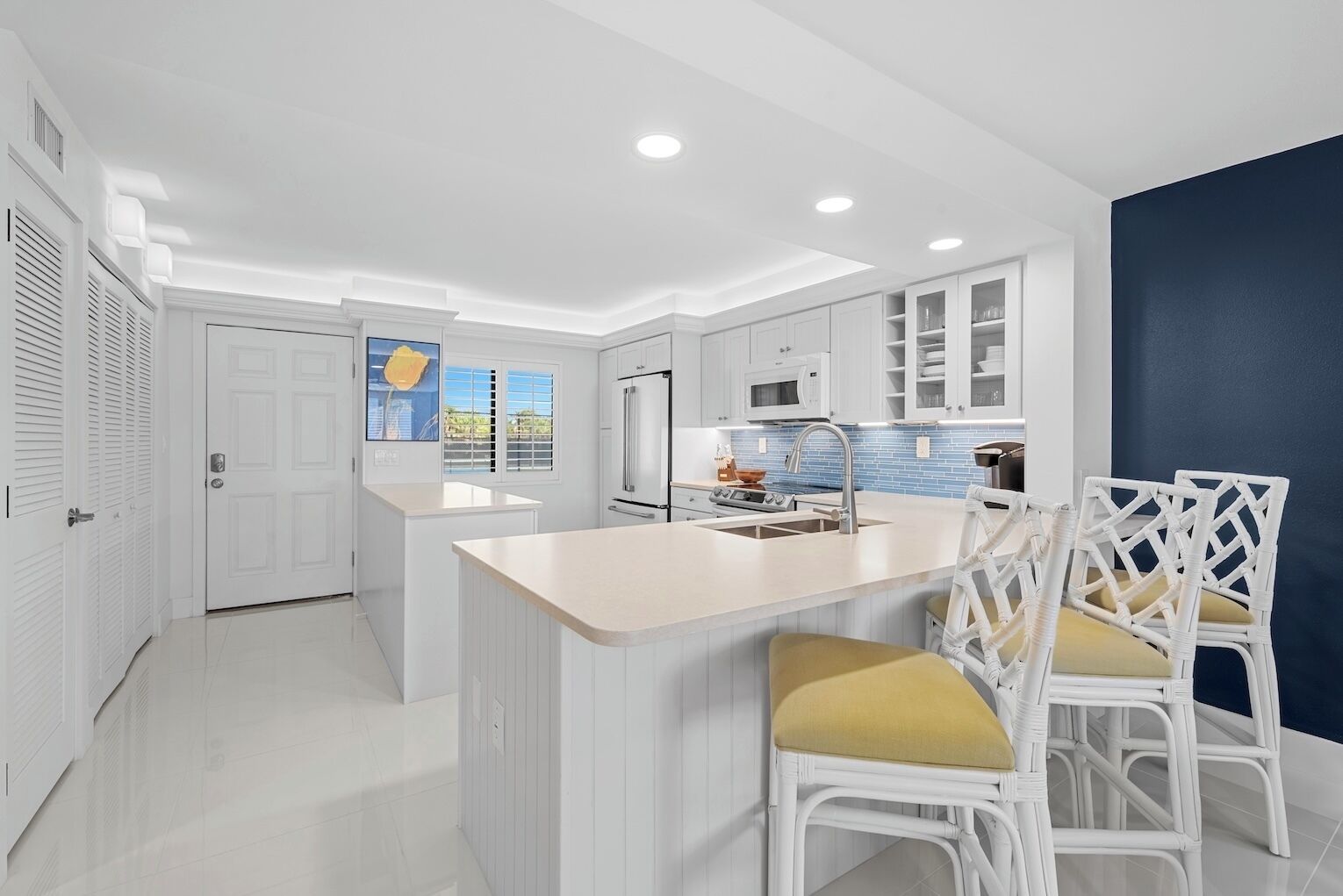 ثلاجة، ميكروويف، فرن، موقد طهي مسطح