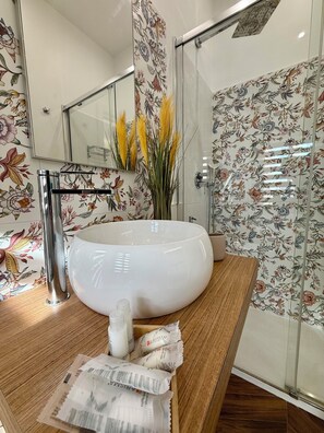 Comfort Double Room, City View | Bathroom