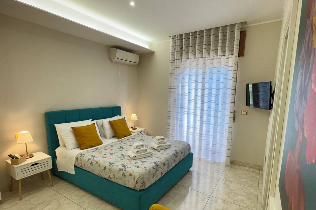 Comfort-Doppelzimmer, Stadtblick | Minibar, Verdunkelungsvorhänge, schallisolierte Zimmer, kostenloses WLAN