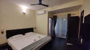 Basic Double Room - Riverbank Inn (Morjim)