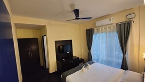 Basic Double Room - Riverbank Inn (Morjim)