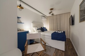 Comfort Room, Balcony, Courtyard View | Soundproofing, free WiFi - Blue Old Navy Rooms (Zadar)
