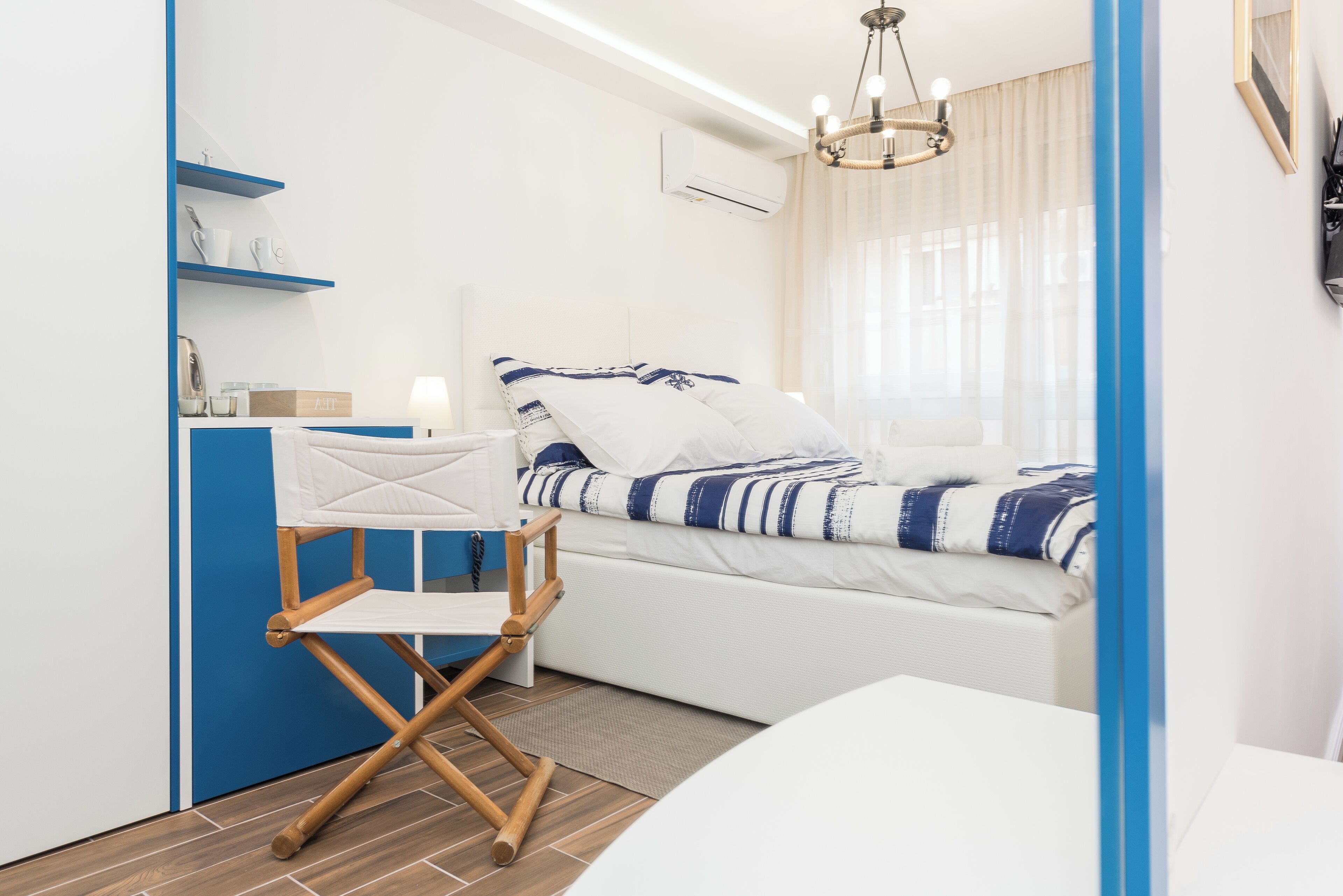 غرفة مريحة - بشرفة - منظر للفناء | تجهيزات عازلة للصوت وواي فاي مجانًا