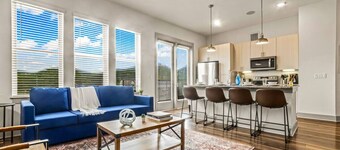 Elegant 2 BD/2 BA Retreat Ideal for Comfort &Style