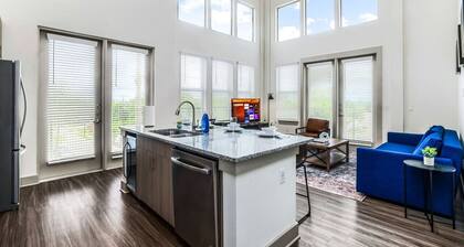 Elegant 2 BD/2 BA Retreat Ideal for Comfort &Style